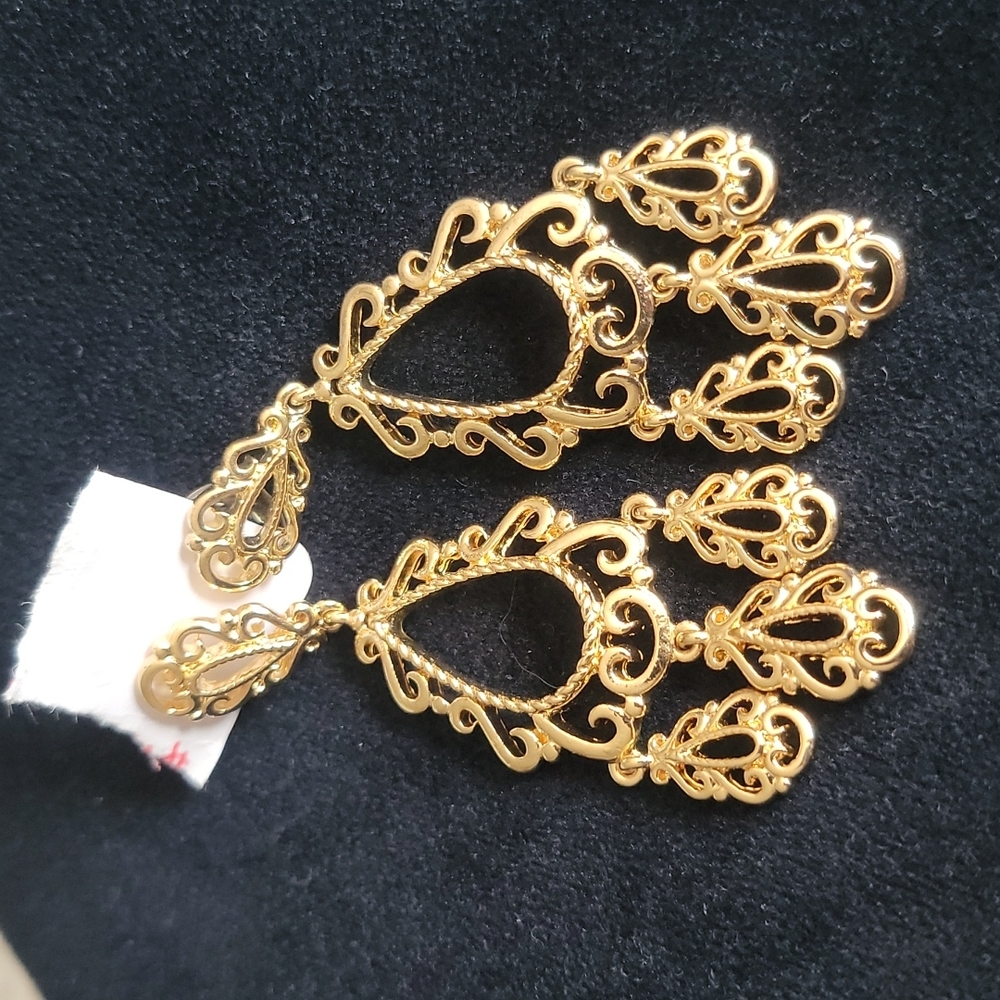 Chandelier earrings